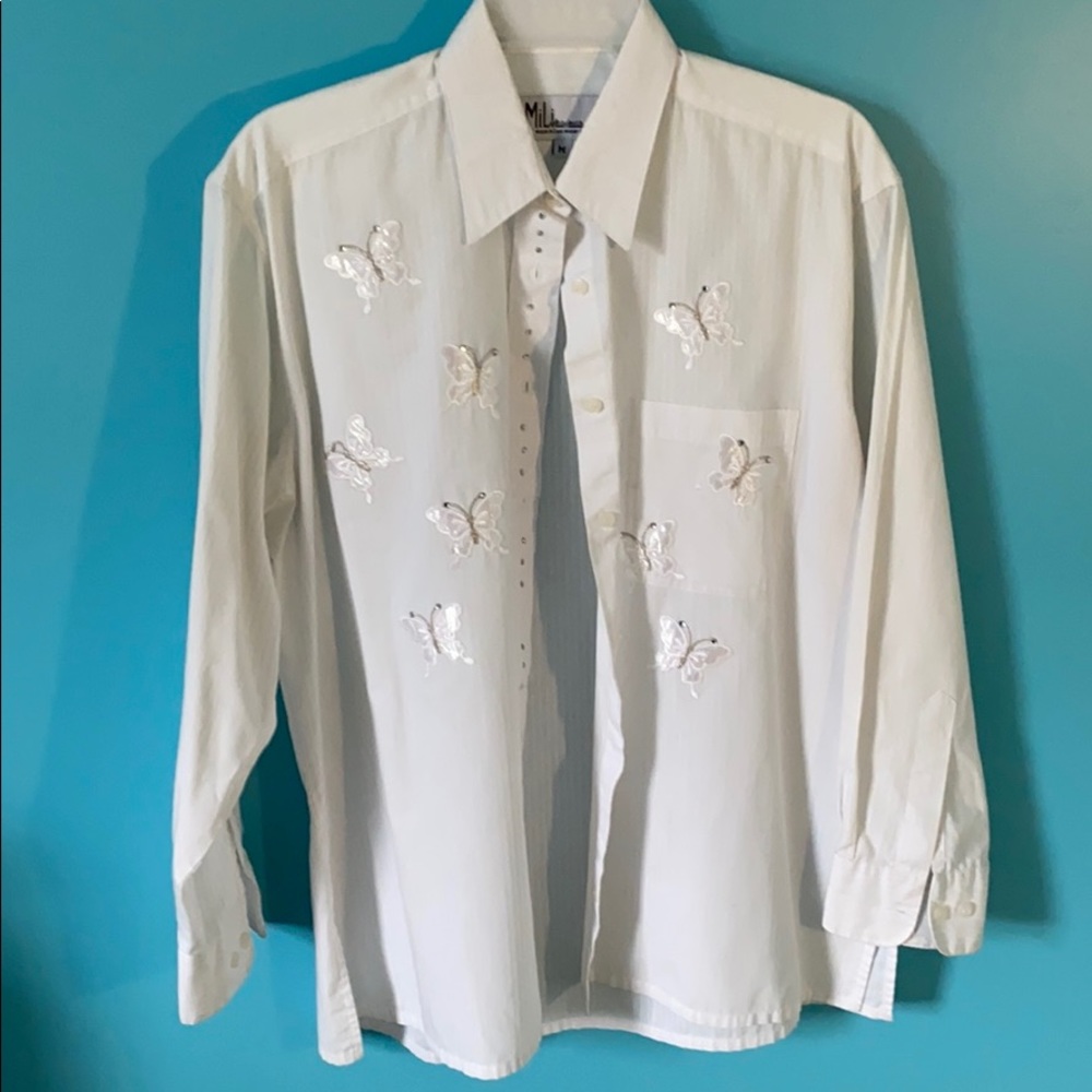White long-sleeved blouse